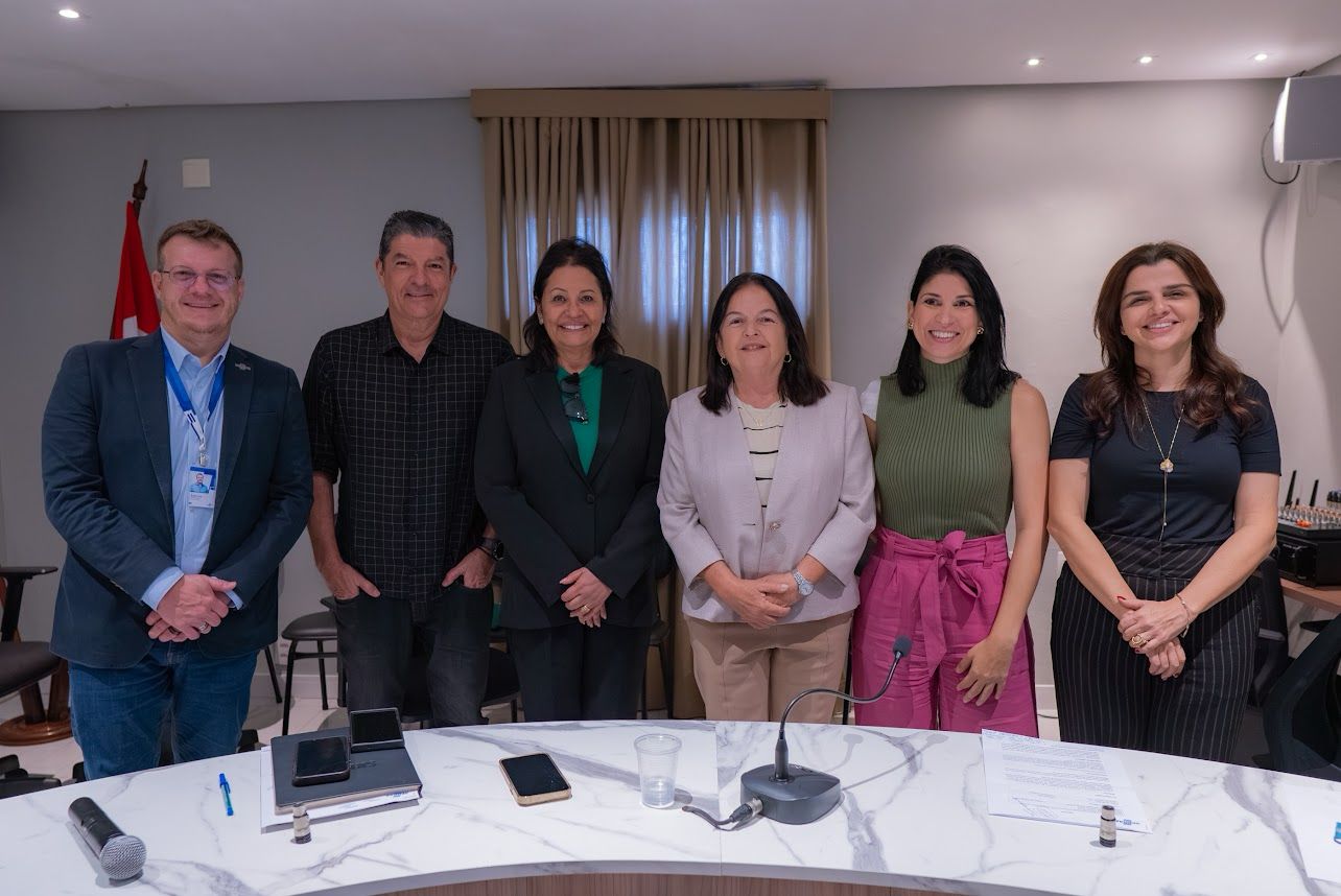 Fátima Canuto promove discussão sobre desburocratização e melhorias no ambiente de negócios em Alagoas 