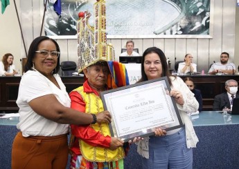 Fátima Canuto promove debate sobre fortalecimento da cultura e entrega comenda ao mestre Edivar Vicente