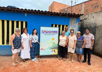 Fátima Canuto entrega freezer à Associação das Marisqueiras de Maragogi 