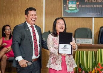 Fátima Canuto recebe título de Cidadã Honorária de Atalaia em homenagem ao trabalho prestado pelo município