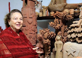 Cultura Popular: Fátima Canuto entrega comenda Lêdo Ivo à pintora e colecionadora Tânia de Maya Pedrosa