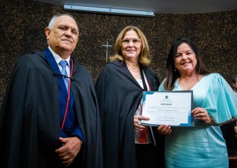 Fátima Canuto recebe diploma eleitoral em solenidade do TRE-AL 